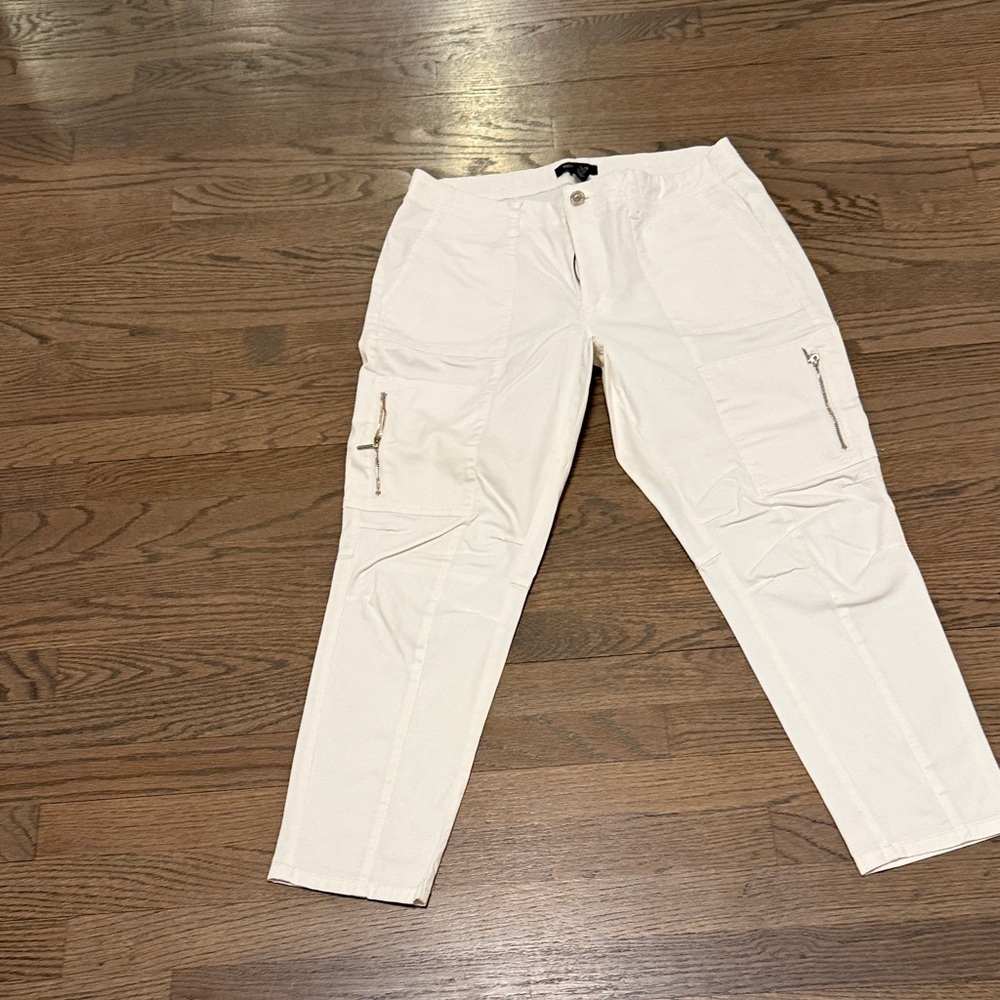 White House Black Market Women's Off-White Cropped Pants